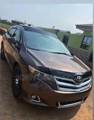 Toyota Venza XLE 2011 Brown