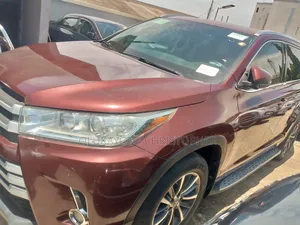 Toyota Highlander XLE 4x2 V6 (3.5L 6cyl 8A) 2018 Red