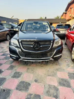 Mercedes-Benz GLK-Class Base GLK 350 4dr AWD 4MATIC (3.5L 6cyl 7A) 2015