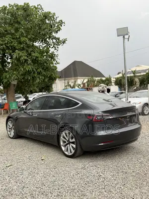 Tesla Model S 2018 Gray