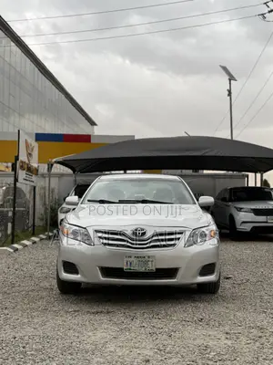 Toyota Camry 2010 Silver