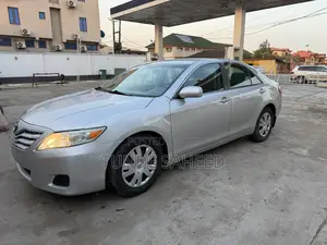 Toyota Camry LE 4dr Sedan (2.5L 4cyl 6AM) 2010 Silver