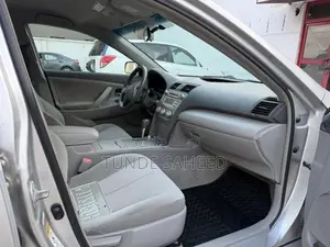 Toyota Camry LE 4dr Sedan (2.5L 4cyl 6AM) 2010 Silver