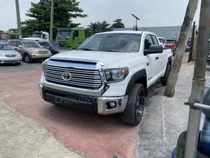 Toyota Tundra 2019 White
