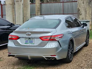 Toyota Camry SE FWD 2020 Silver