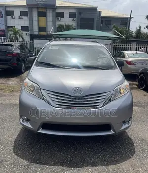 Toyota Sienna LE AWD 7-Passenger 2013 Silver