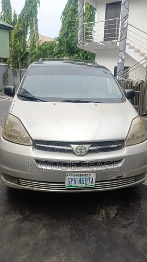 Toyota HiAce 2004