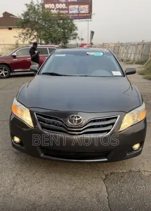 Toyota Camry LE 4dr Sedan (2.5L 4cyl 6AM) 2010 Gray