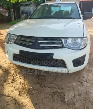 Mitsubishi L200 2013 White