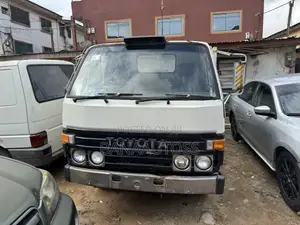Toyota Dyna 200 Long Chias Tokunbo