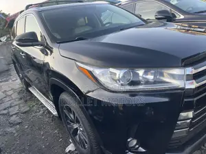 Toyota Highlander XLE V6 4x4 (3.5L 6cyl 6A) 2016 Black