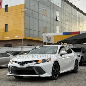 Toyota Camry LE (2.5L 4cyl 8A) 2019 White