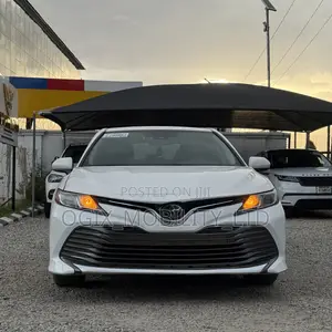 Toyota Camry LE (2.5L 4cyl 8A) 2019 White