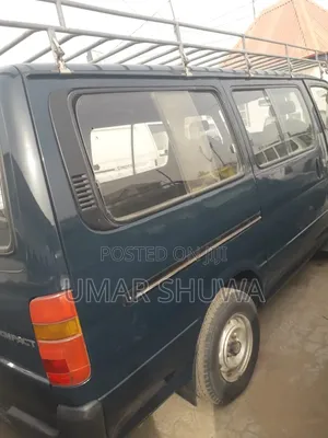 Toyota HiAce 2000 Black