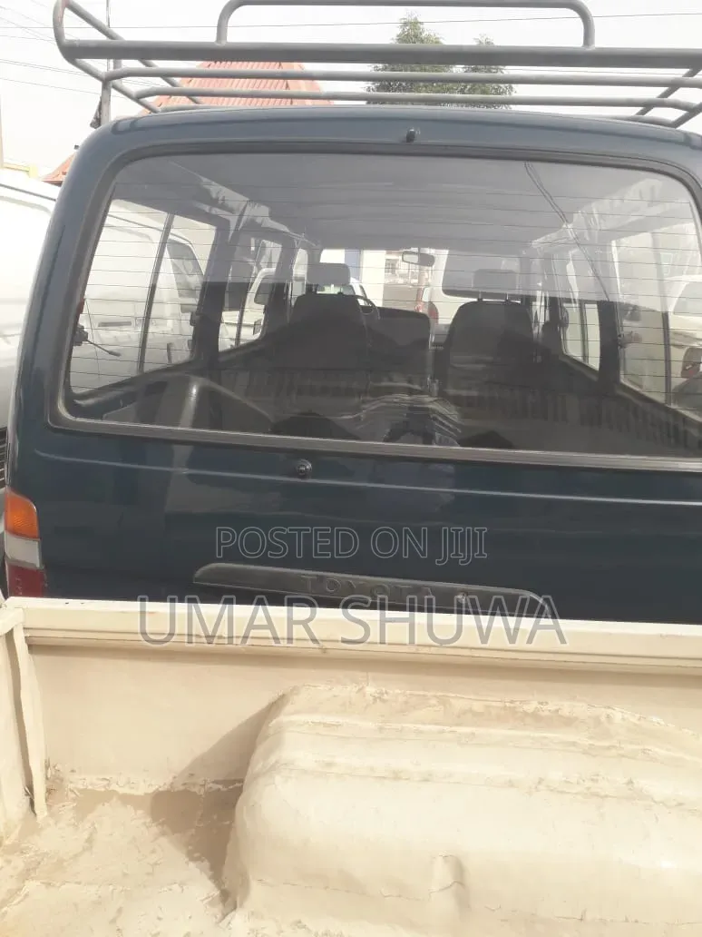 Toyota HiAce 2000 Black