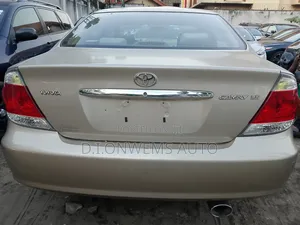 Toyota Camry LE 4dr Sedan (2.4L 4cyl 5A) 2005 Gold