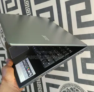 Laptop Acer Aspire E5-575G 4GB Intel Core i3 HDD 1T