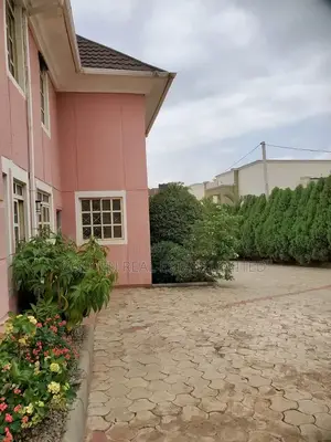8bdrm House in Central Business District for rent