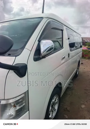 Toyota HiAce 2015 White