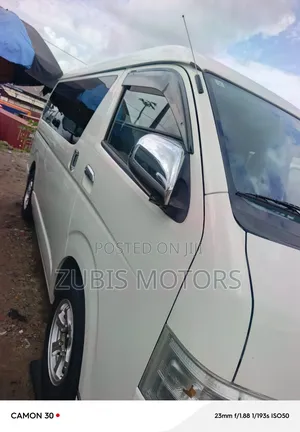 Toyota HiAce 2015 White