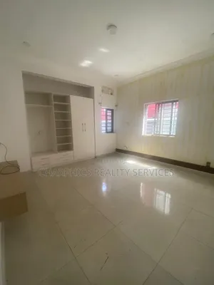 3bdrm Apartment in Lekki Phase 1 for rent