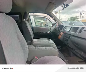 Toyota HiAce 2015 Black