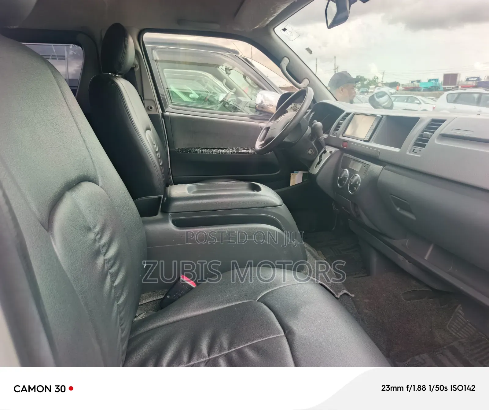 Toyota HiAce 2015 Silver
