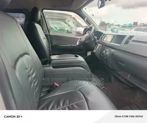 Toyota HiAce 2015 Silver