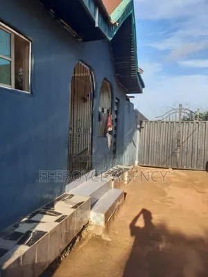 1bdrm Room & Parlour in Agbor Road, Benin City for rent