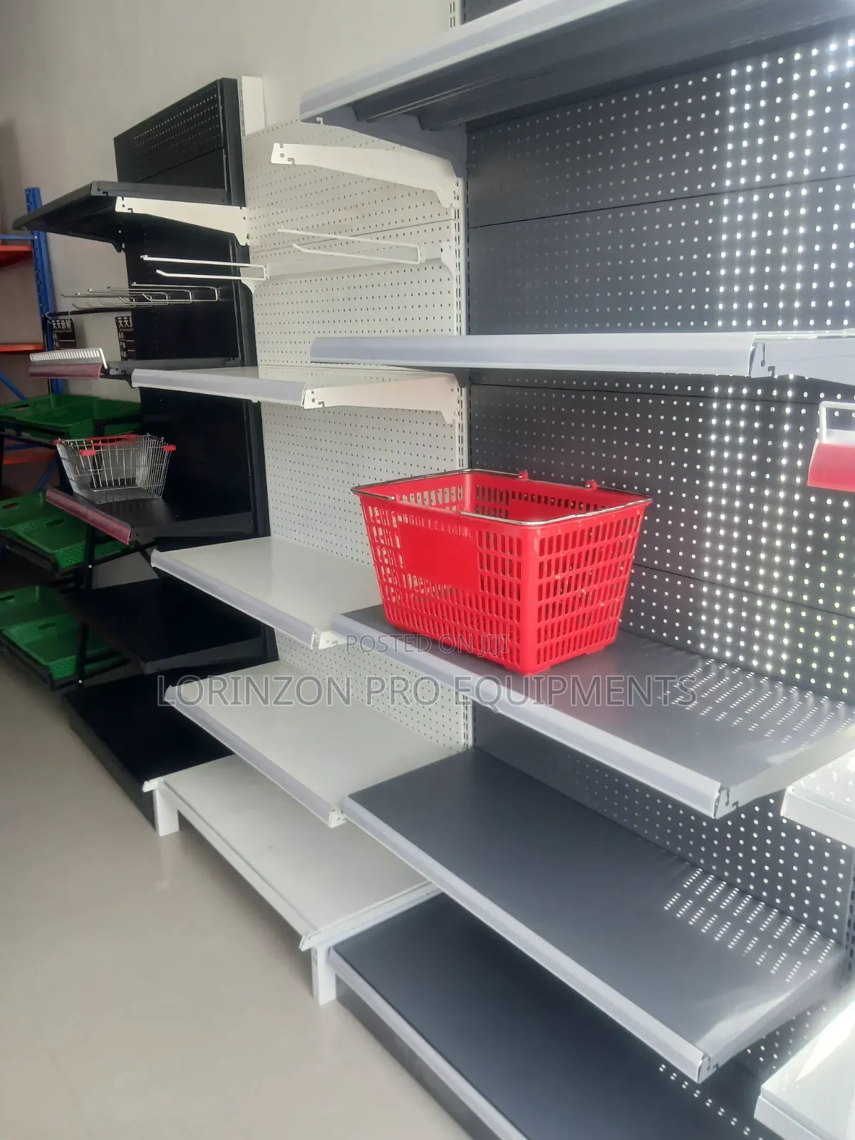 Single Supermarkets Shelves