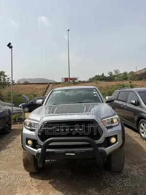 Toyota Tacoma SR5 2018 Silver
