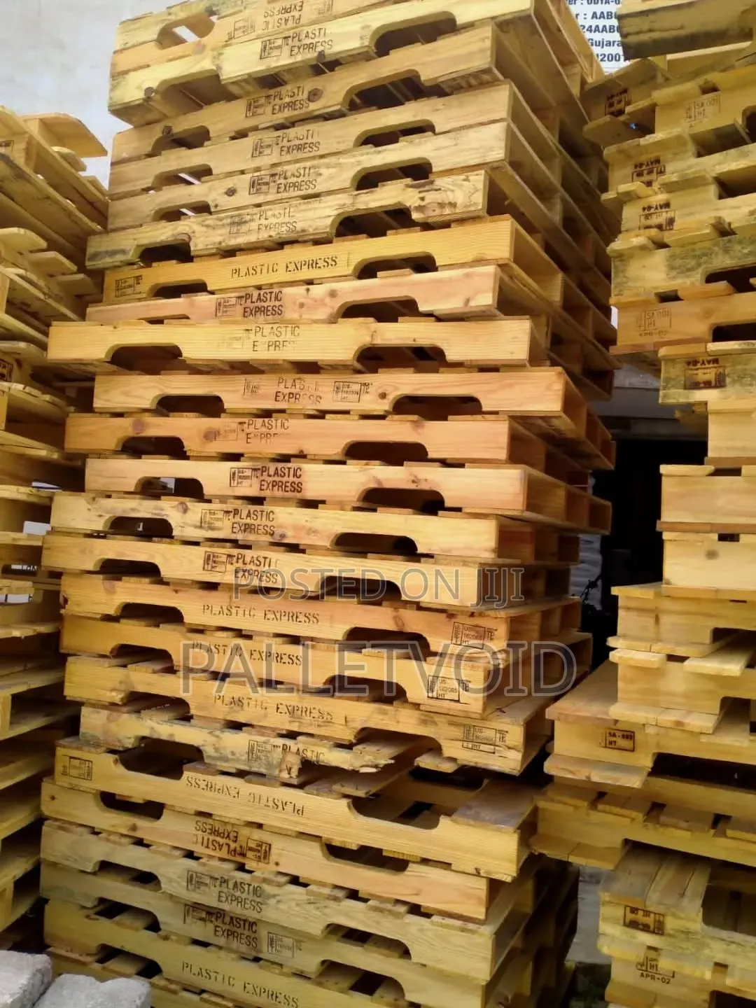 Wooden Pallet That Stood the Test of Time