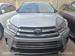 Toyota Highlander LE 2019 Silver