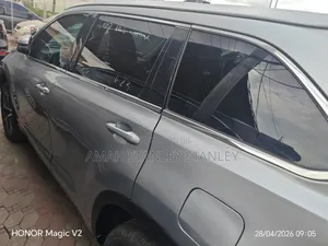 Toyota Highlander LE 2019 Silver