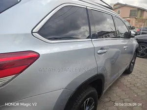 Toyota Highlander LE 2019 Silver