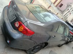 Toyota Corolla LE 4dr Sedan (1.8L 4 cyl 4A) 2009 Gray