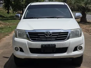 Toyota Hilux 2014 White