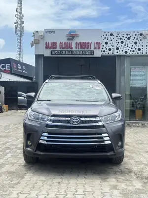 Toyota Highlander XLE 4x4 V6 (3.5L 6cyl 8A) 2017 Gray