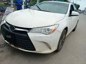 Toyota Camry SE 4dr Sedan (2.5L 4cyl 6A) 2016 White