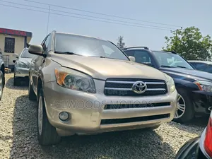 Toyota RAV4 2.4 2008 Gold