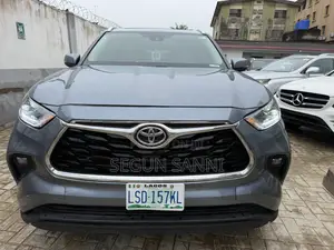 Toyota Highlander XLE 2022 Gray