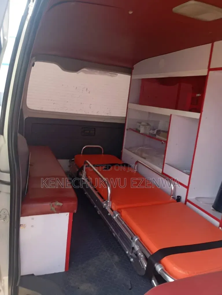 Toyota HiAce 2012 White