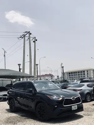 Toyota Highlander XLE 2022 Black
