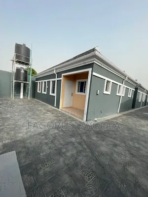 8bdrm Bungalow in Akuru ,Elebu, Akala Express for sale