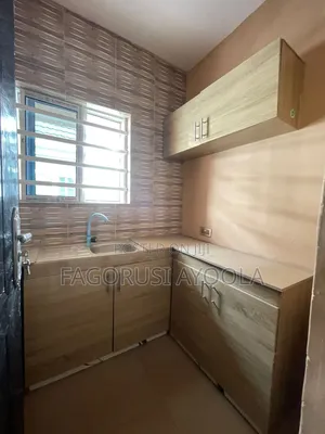 8bdrm Bungalow in Akuru ,Elebu, Akala Express for sale