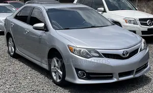Toyota Camry SE 4dr Sedan (2.5L 4cyl 6A) 2012 Silver