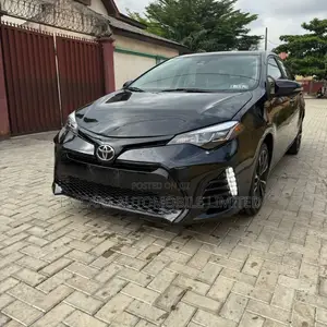 Toyota Corolla SE 4dr Sedan (1.8L 4cyl CVT) 2017 Black