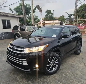 Toyota Highlander XLE 4x4 V6 (3.5L 6cyl 8A) 2018 Black