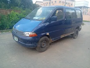 Toyota HiAce 2005 Blue