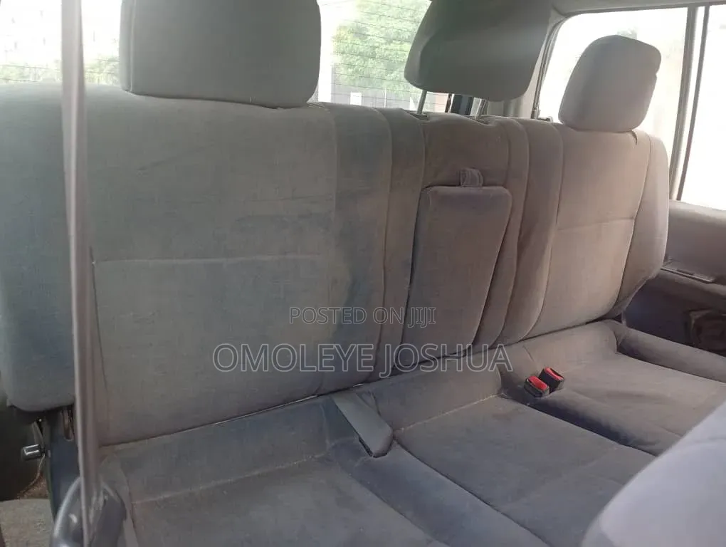 Toyota HiAce 2005 Blue